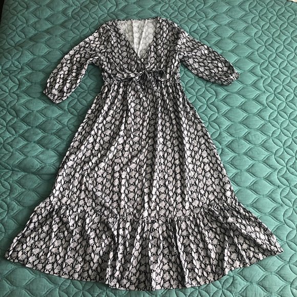 Dresses & Skirts - Black & White 3/4 Sleeve Dress Size M NWOT